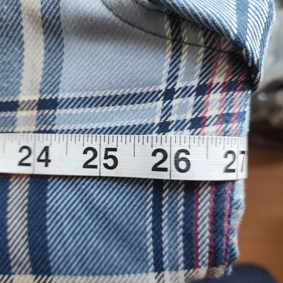 Izod men's casual, soft textured plaid shirt - Picture 4 of 8